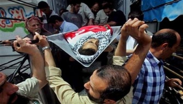 عشرات الآلاف يشيِّعون 4 من مجاهدي المقاومة اغتالهم الصهاينة