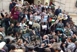 مظاهرة حاشدة أمام المحامين للتضامن مع غزة رغم الحشود الأمنية