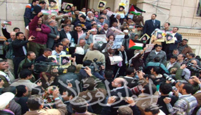 مظاهرة حاشدة أمام المحامين للتضامن مع غزة رغم الحشود الأمنية