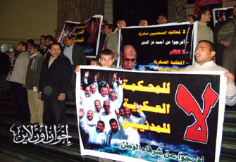 مؤتمر حاشد بالصحفيين: الإخوان جماعة شرعية وحكم العسكرية سيكون سياسيًّا