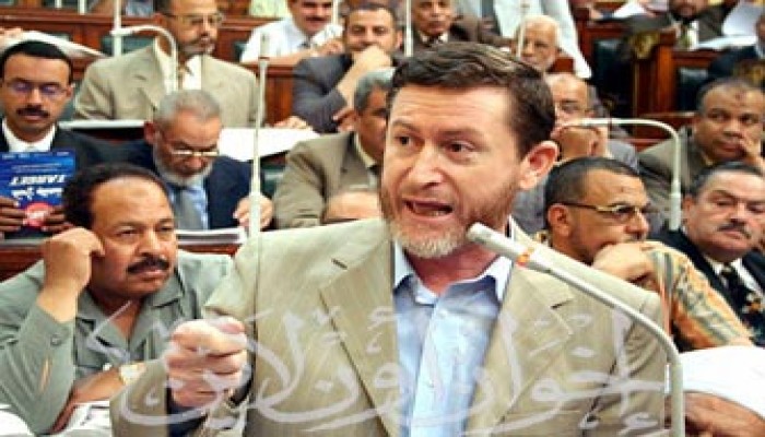 اتهام برلماني بتضييع الحكومة حقوق أهالي شهداء العبارة السلام 98