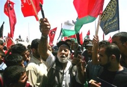 المرضى الفلسطينيون بالعريش يعلِّقون إضرابهم بعد وعود بحلِّ أزمتهم