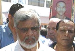 اللوبي اليهودي يجبر حفيد غاندي على الاستقالة من جامعة أمريكية