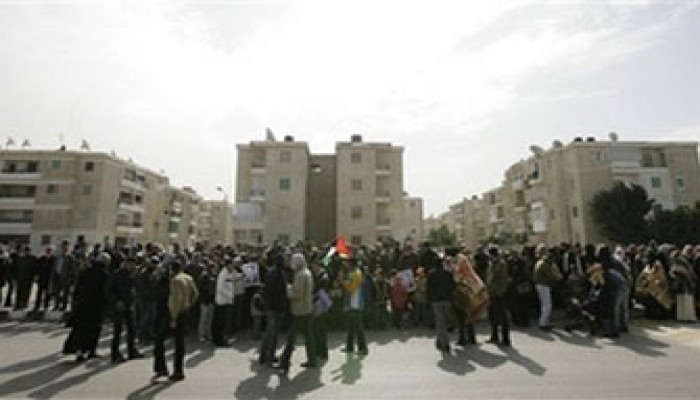 550 عالقًا يعانون داخل نُزل الشباب بالعريش بعد غلق معبر رفح