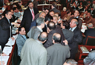 مواجهات عاصفة في مجلس الشعب حول قانون نقل الأعضاء