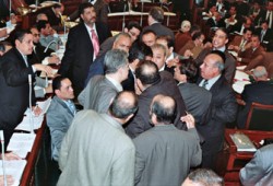 مواجهات عاصفة في مجلس الشعب حول قانون نقل الأعضاء
