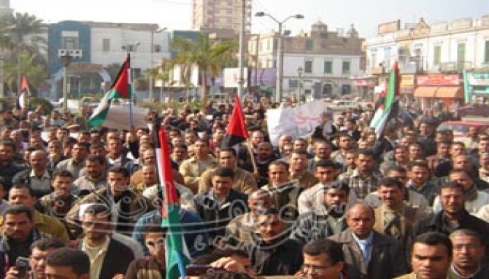 5 آلاف يتظاهرون ببني سويف لفك الحصار عن غزة