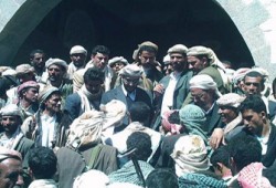 نجل الشيخ الأحمر يدشن حملة صلح بين مختلف القبائل اليمنية