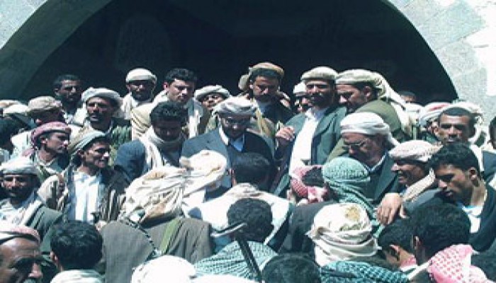 نجل الشيخ الأحمر يدشن حملة صلح بين مختلف القبائل اليمنية