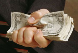 تراكم الديون وتزايد الإفلاس بين الأمريكيين