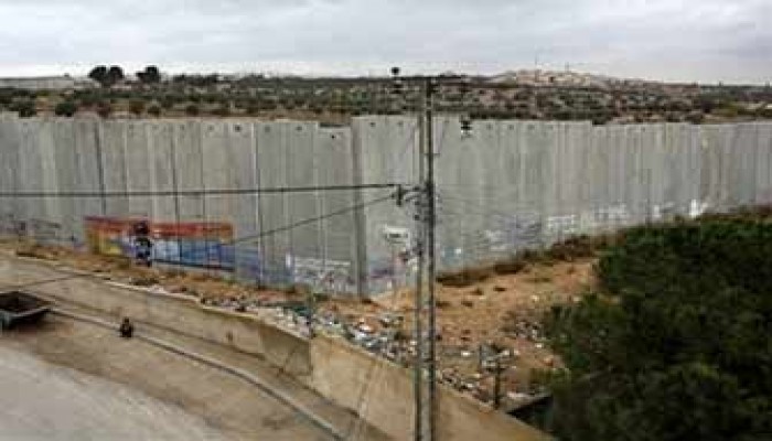 إجبار مؤسسة إعلامية أمريكية للتراجع في تغطيتها لجدار الفصل العنصري