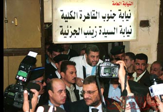 النيابة تخلي سبيل الشاطر في قضية ترجمة معاني القرآن بعد ثبوت زيف الادعاء