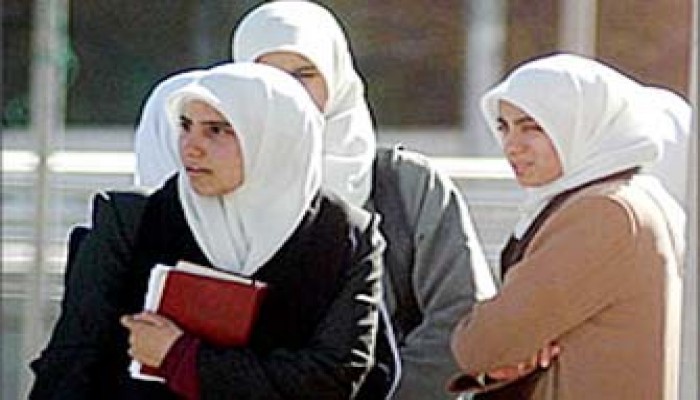 التعامل مع المراهقة