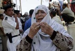 السلطات المصرية تشترط موافقة الكيان الصهيوني لعبور العالقين!!