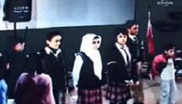 أردوغان يخبر تلميذة مطرودة بسبب حجابها بأنه ظلم سينتهي يومًا