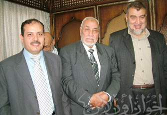 المرشد العام يقيم مأدبةً احتفالاً بفوز عبد القدوس وعبد المقصود