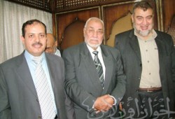 المرشد العام يقيم مأدبةً احتفالاً بفوز عبد القدوس وعبد المقصود