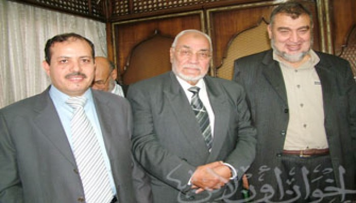 المرشد العام يقيم مأدبةً احتفالاً بفوز عبد القدوس وعبد المقصود