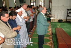 قيادات الإخوان تشيِّع جنازة والد أحمد أشرف والعزاء الأحد بالشاذلية