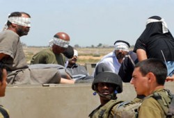 الاحتلال يعتقل 33 فلسطينيًّا وأجهزة عباس تعتقل 5 من أنصار حماس بالضفة