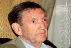 وزير العدل الأمريكي الأسبق يصل القاهرة لمراقبة المحكمة العسكرية