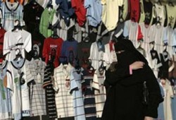 أهالي غزة يستقبلون رمضان بتهاني ساخرة من سلطة عباس