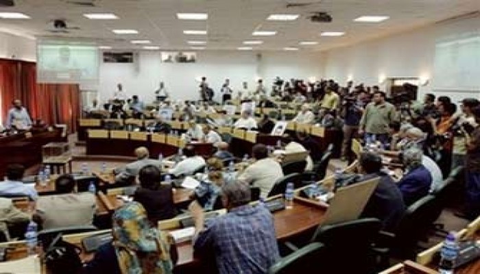 التشريعي الفلسطيني: قانون الانتخابات الجديد يكرس استمرار عباس في الكرسي