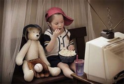 الأبحاث العلمية: لا تتركوا أطفالكم للتلفاز!!