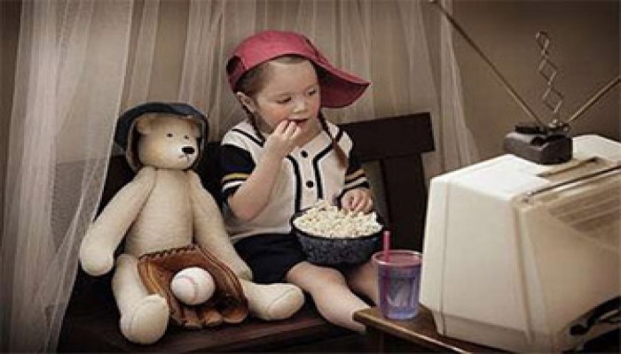 الأبحاث العلمية: لا تتركوا أطفالكم للتلفاز!!