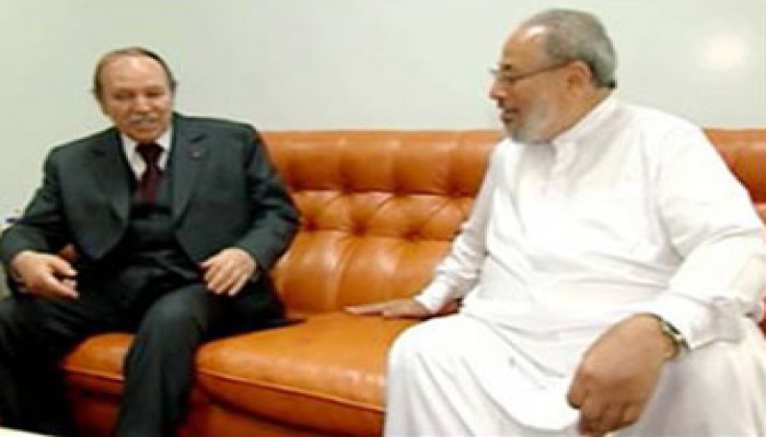 الرئيس بوتفليقة يزور الشيخ القرضاوي بمستشفى عين النعجة