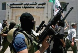 انقلابيو فتح يحرضون على فيلم كرتوني ويجهزون لتخريب في غزة