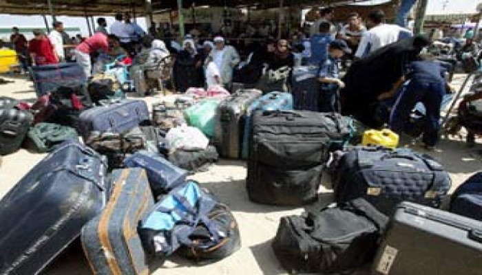 محاولات مصرية لتمرير 250 عالقًا فلسطينيًّا من معبر رفح بدلاً من العوجة