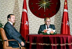 الرئيس التركي يرفض التصديق على حكومة أردوغان