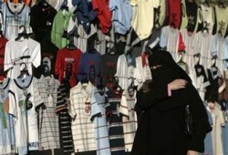 (الأونروا) تحذر من تردي أوضاع غزة وشخصيات دولية تطالب بفك الحصار