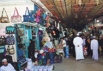 مَن يحمي الأسواق المصرية من الحقائب الصينية؟!