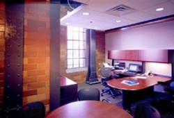 مديري يستغل سلطاته ويدي مغلولة.. فما الحكم؟!