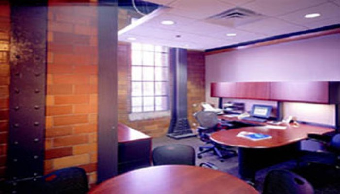 مديري يستغل سلطاته ويدي مغلولة.. فما الحكم؟!