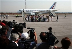 صحف العالم تبرز انتهاء أزمة الممرضات البلغاريات والصفقة مع ليبيا