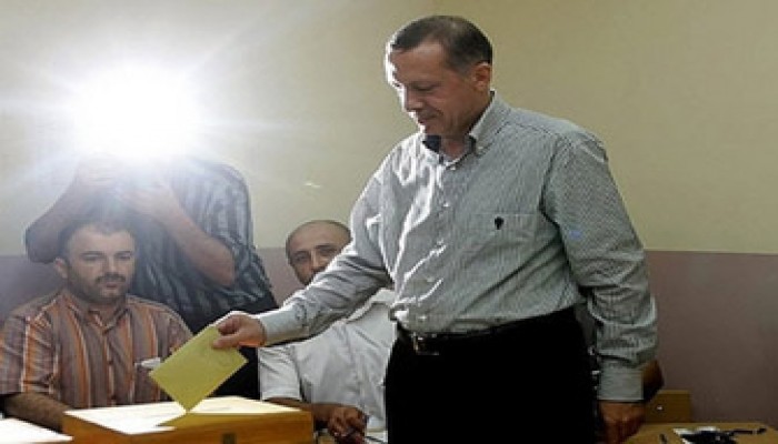 صحف العالم: فوز "العدالة" تفويض لسياسة أردوجان وضعف فرص بلير