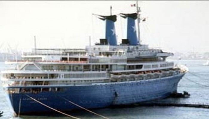 المصريون العالقون في جدة سينتظرون حتى السبت القادم!!