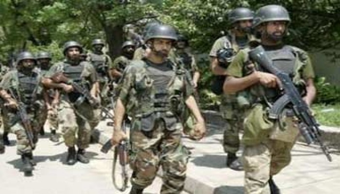 استمرار المعارك في المسجد الأحمر والجيش يتجه لحسم الموقف