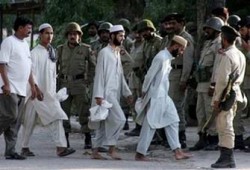 استمرار أزمة المسجد الأحمر بإسلام آباد ومقتل عشرات الطلبة