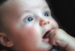 تأخر الكلام عند الأطفال.. المشكلة والحل