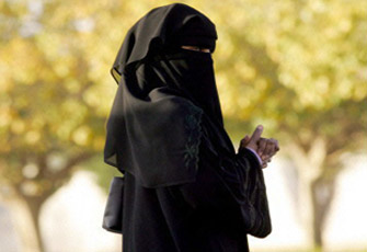 خلع النقاب أمام الخاطب