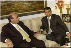 وثيقة تؤكد دور دحلان في اغتيال عرفات وحماس تُحذِّر من تواصل اعتداءات الضفة