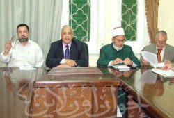 سياسيو مصر يطالبون أبو مازن بالتخلي عن قرار نزع أسلحة الفصائل