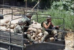 الجيش اللبناني يطارد مسلَّحين بطرابلس وعقبات أمام تسوية "نهر البارد"