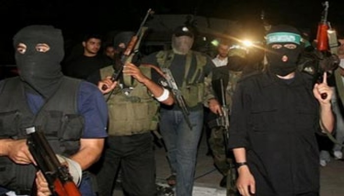 القسام تقصف موقعًا للاحتلال وعباس يطالب الصهاينة بتشديد حصار غزة!!