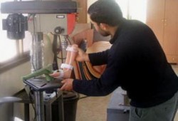 انقلابيو "فتح" يدمرون المصنع الوحيد للأطراف الصناعية