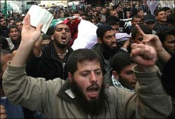 شهيدان بالضفة وغزة وحماس تحذر من استهداف قادتها